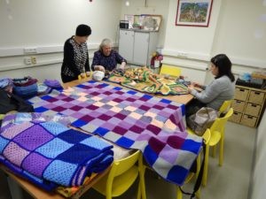 28423927 356270341537916 8113297469102696980 o 300x225 - Проект "Бабушкин плед"